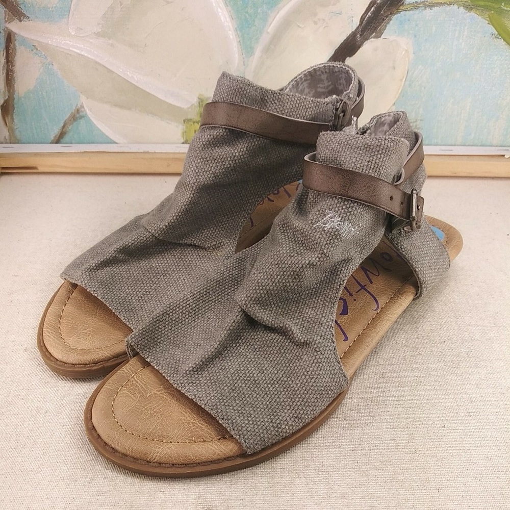Blowfish Malibu Gray & Tan Sandals with Slouchy Fabric Open Toed Zippers Size 6